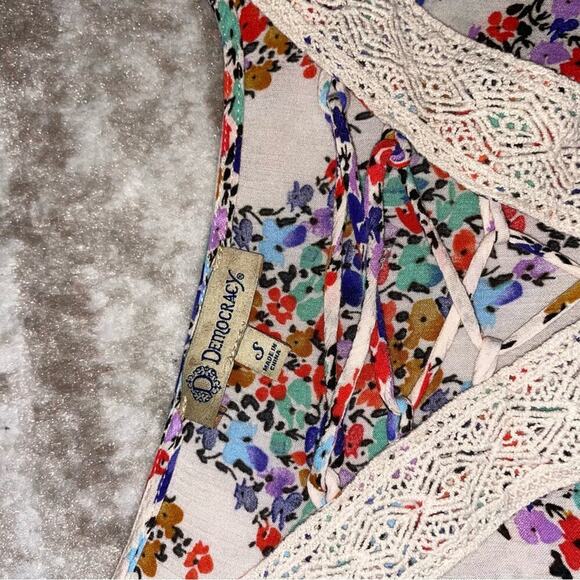 Democracy blouse top floral print boho bubble sleeve Lace V-neck SZ SM Aztec - Picture 10 of 10